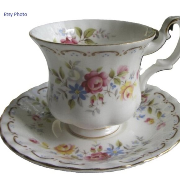 Royal Albert Jubilee Rose Vintage Teacup and Saucer - Picture 13 of 13
